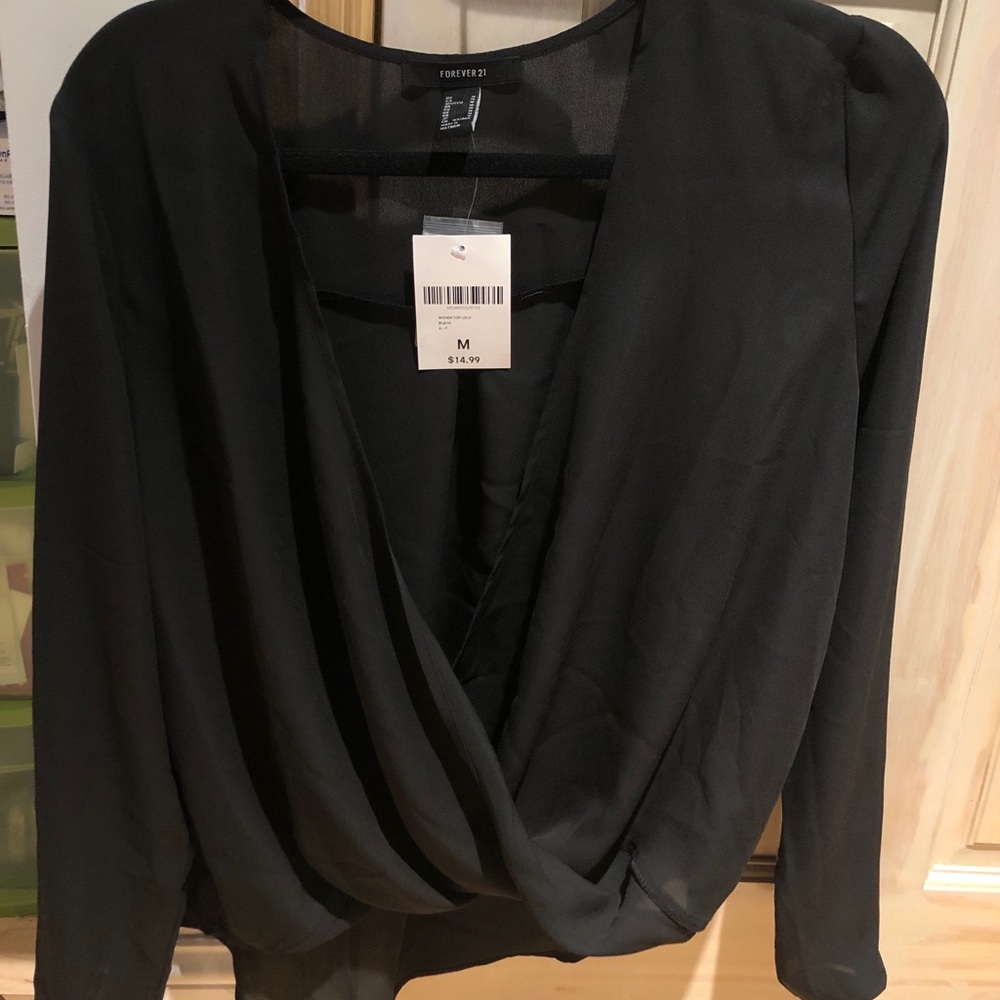 BRAND NEW W/ TAGS Blk woven blouse SIZE: M